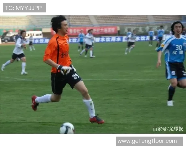 高峰：从绿茵场到人生巅峰，揭秘中国足球传奇的崛起与辉煌