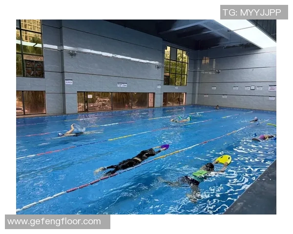 游泳四大泳姿全面解析：技巧、训练与健身效果一网打尽